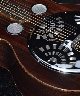 SQUARENECK RESONATOR